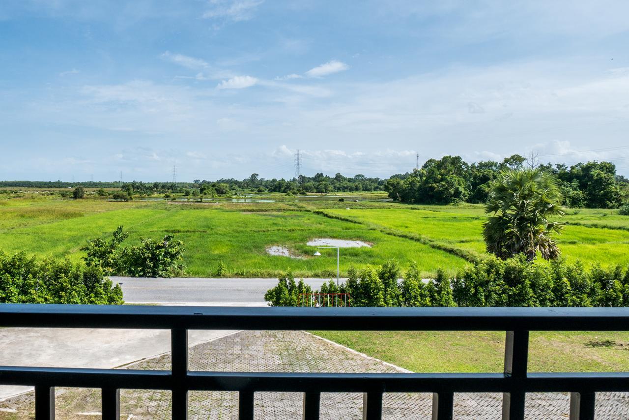 B3 Hotel Nakhon Si Thammarat Exterior photo